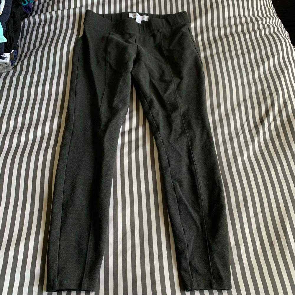 Dark grey leggings - Old Navy - great condition!